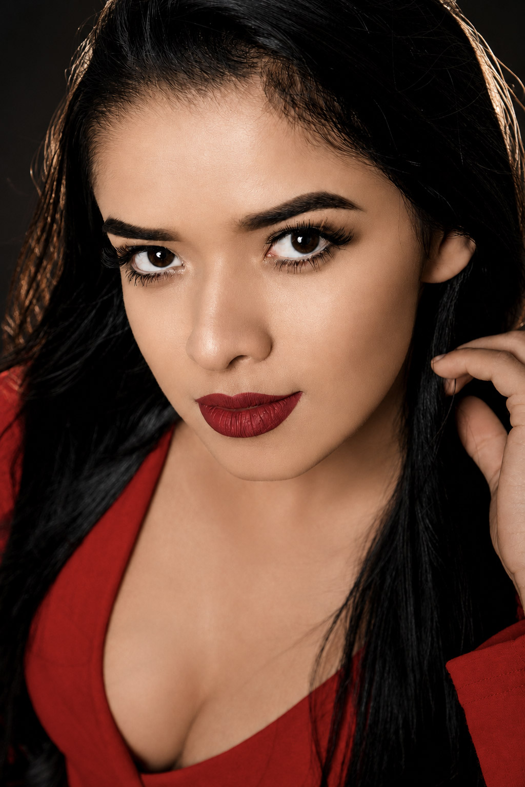 Portrait rapproché en tenue rouge